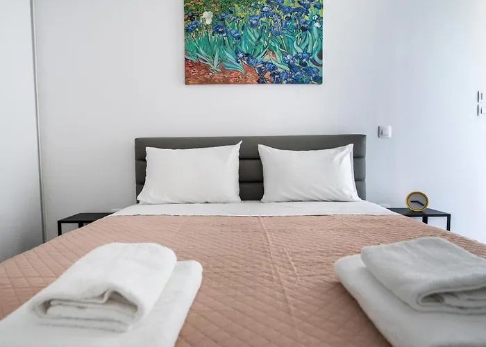 Cozy Apartment In Palaio Faliro With A Great View